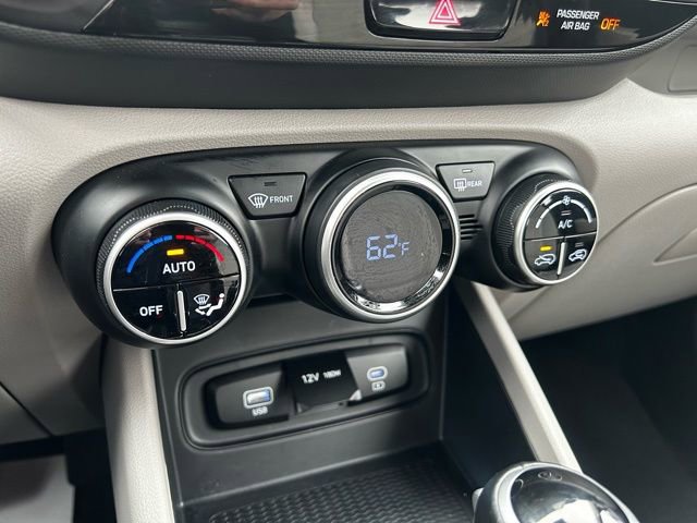 Certified 2025 Hyundai Venue SEL image 23