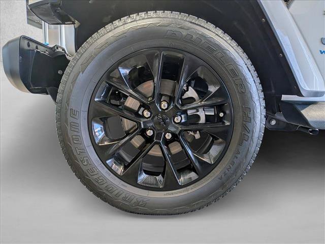 Used 2022 Jeep Wrangler Unlimited Sahara w/ Cold Weather Group AWD/4WD image 24