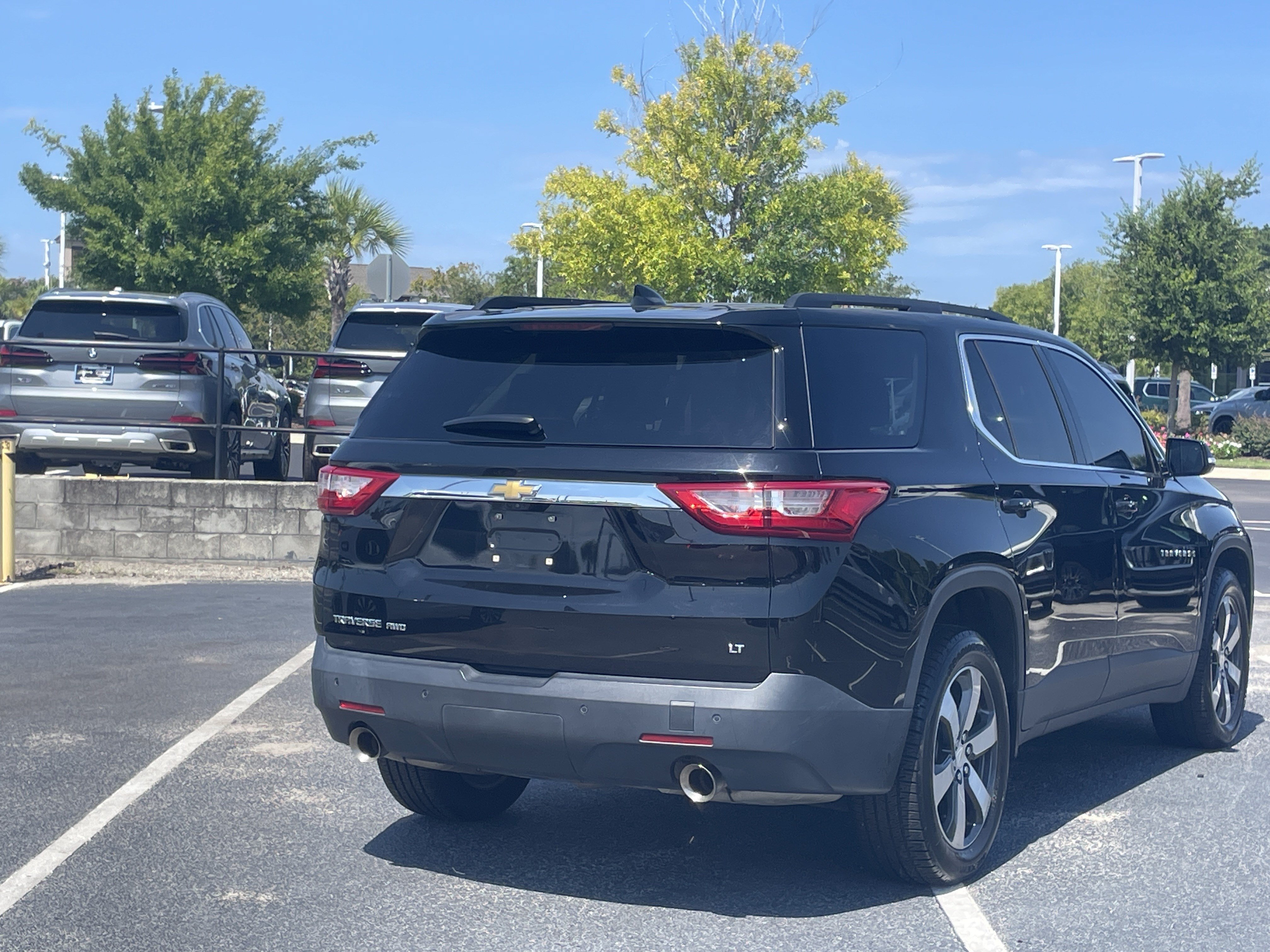 Used 2019 Chevrolet Traverse LT w/ LT Premium Package AWD/4WD image 9