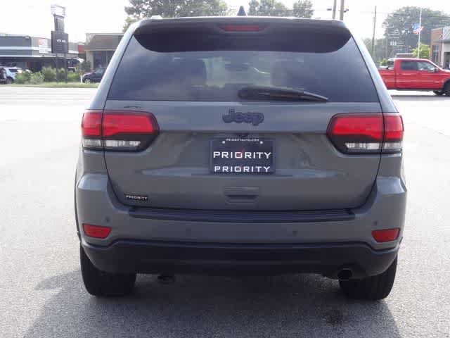 Used 2019 Jeep Grand Cherokee Laredo RWD image 3