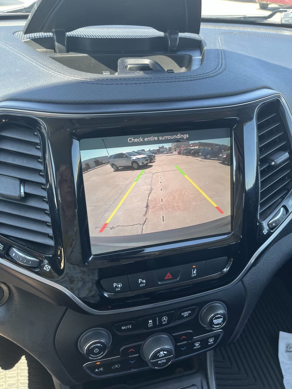 Used 2019 Jeep Cherokee Limited w/ Technology Group image 31