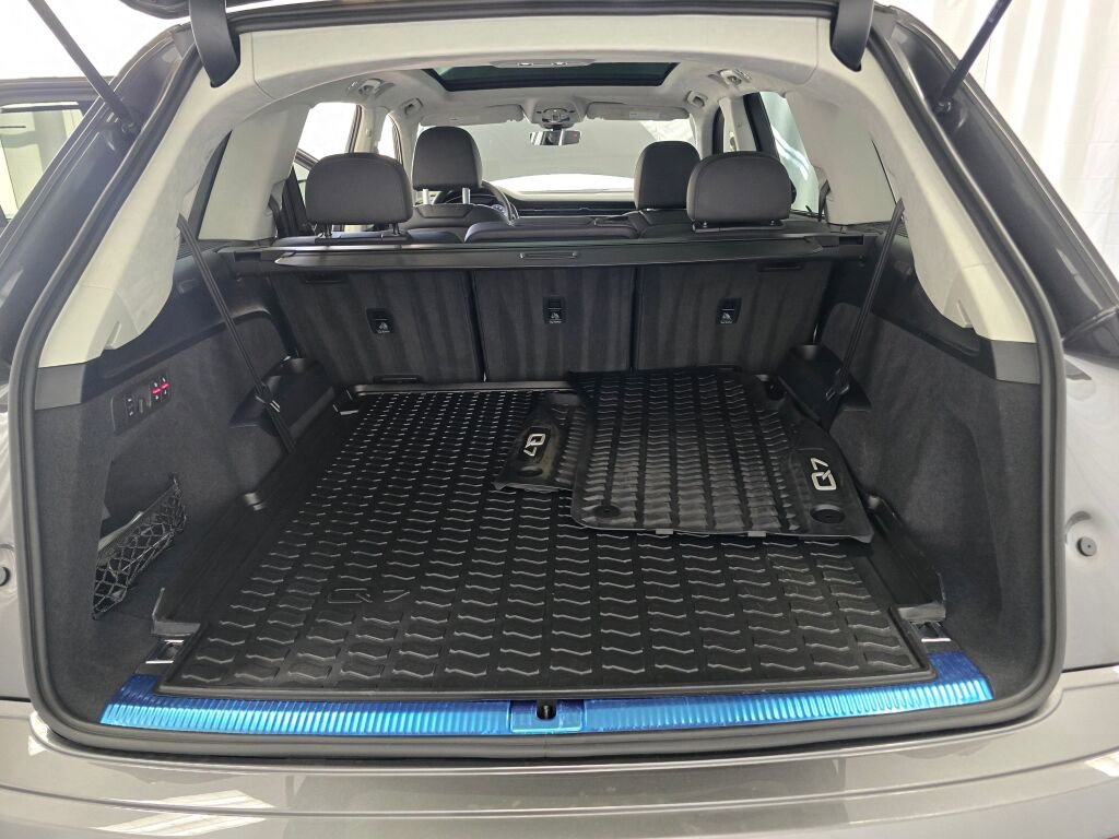 Used 2023 Audi Q7 3.0T Prestige image 10