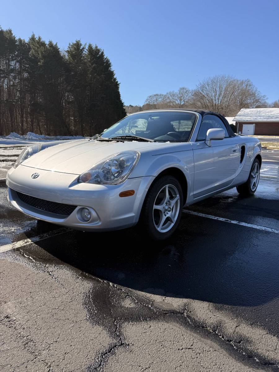 Used 2003 Toyota MR2 RWD image 3