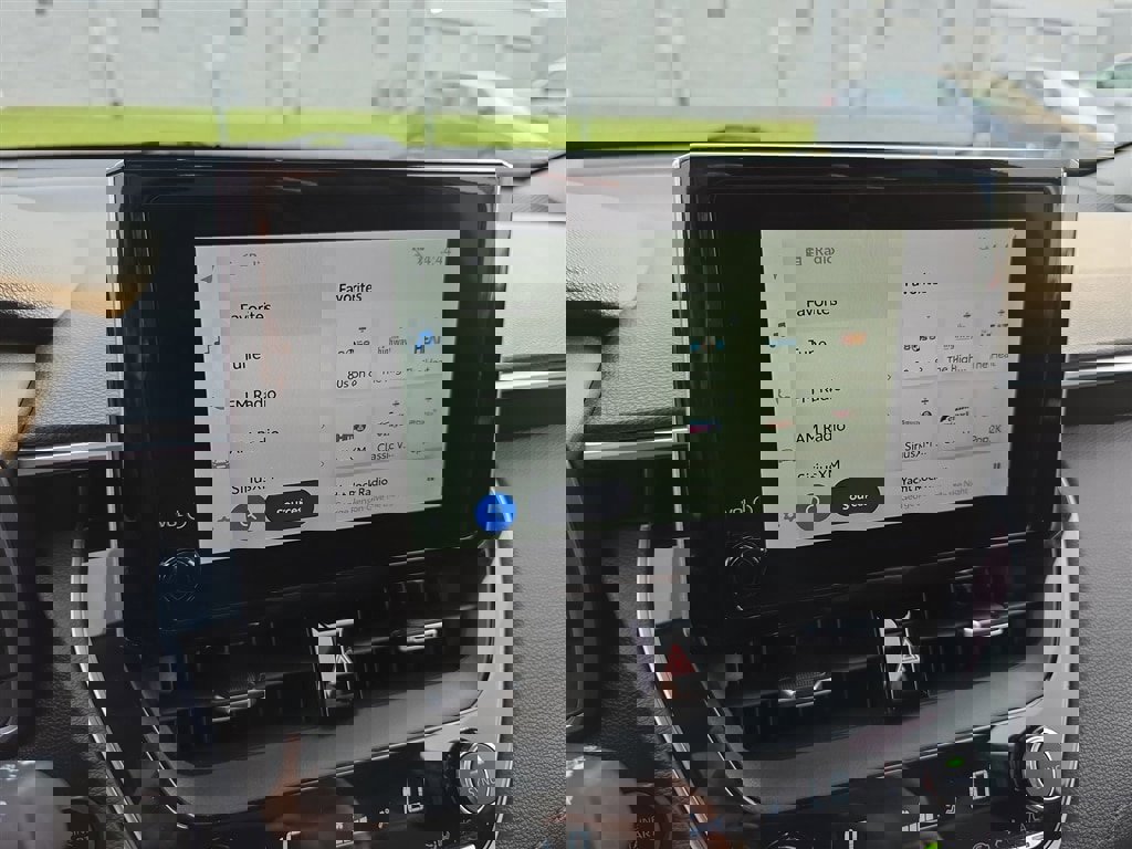 Used 2023 Toyota Corolla Cross XLE w/ Convenience Package image 12