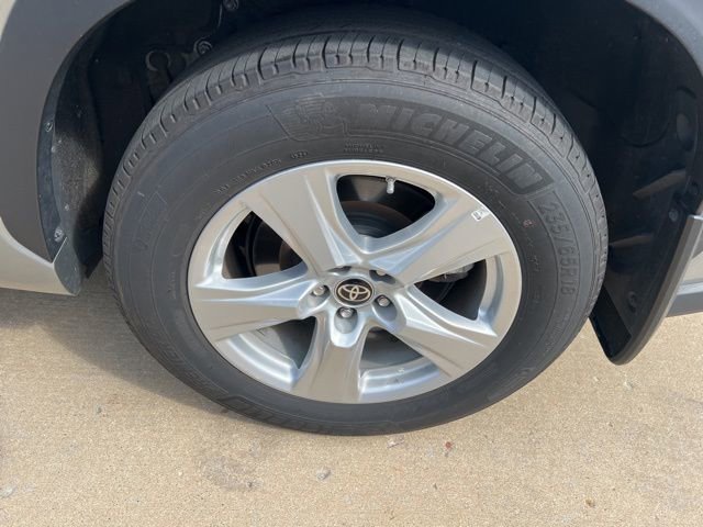 Used 2024 Toyota Highlander LE image 15