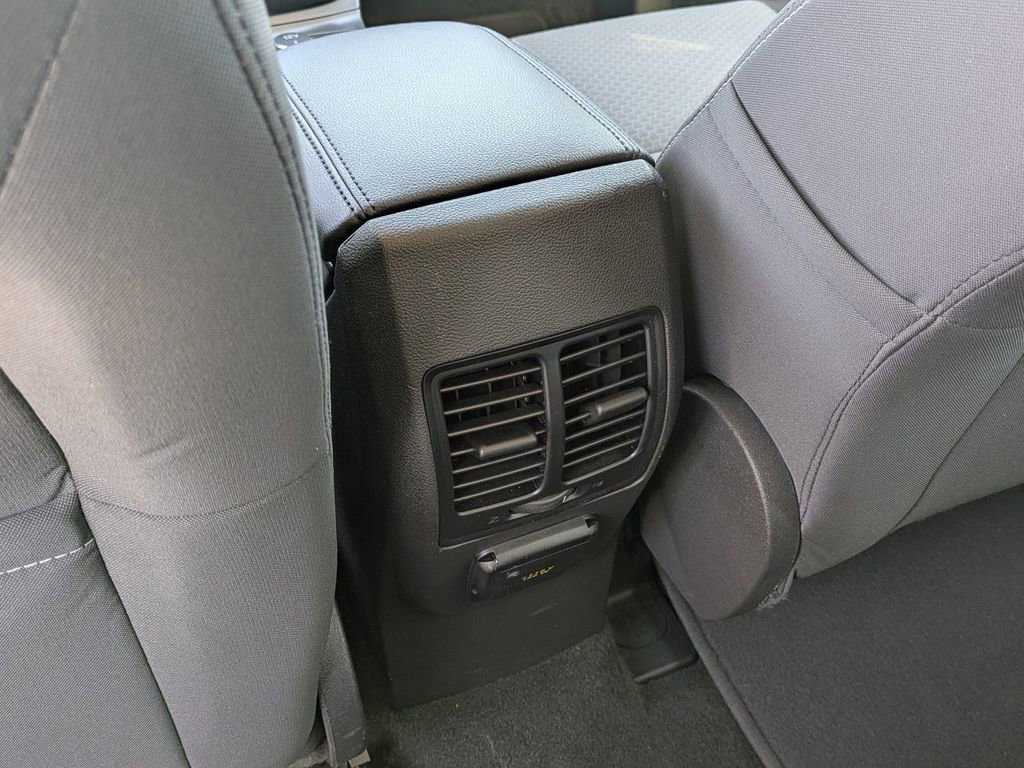 Used 2017 Ford C-MAX SE image 29