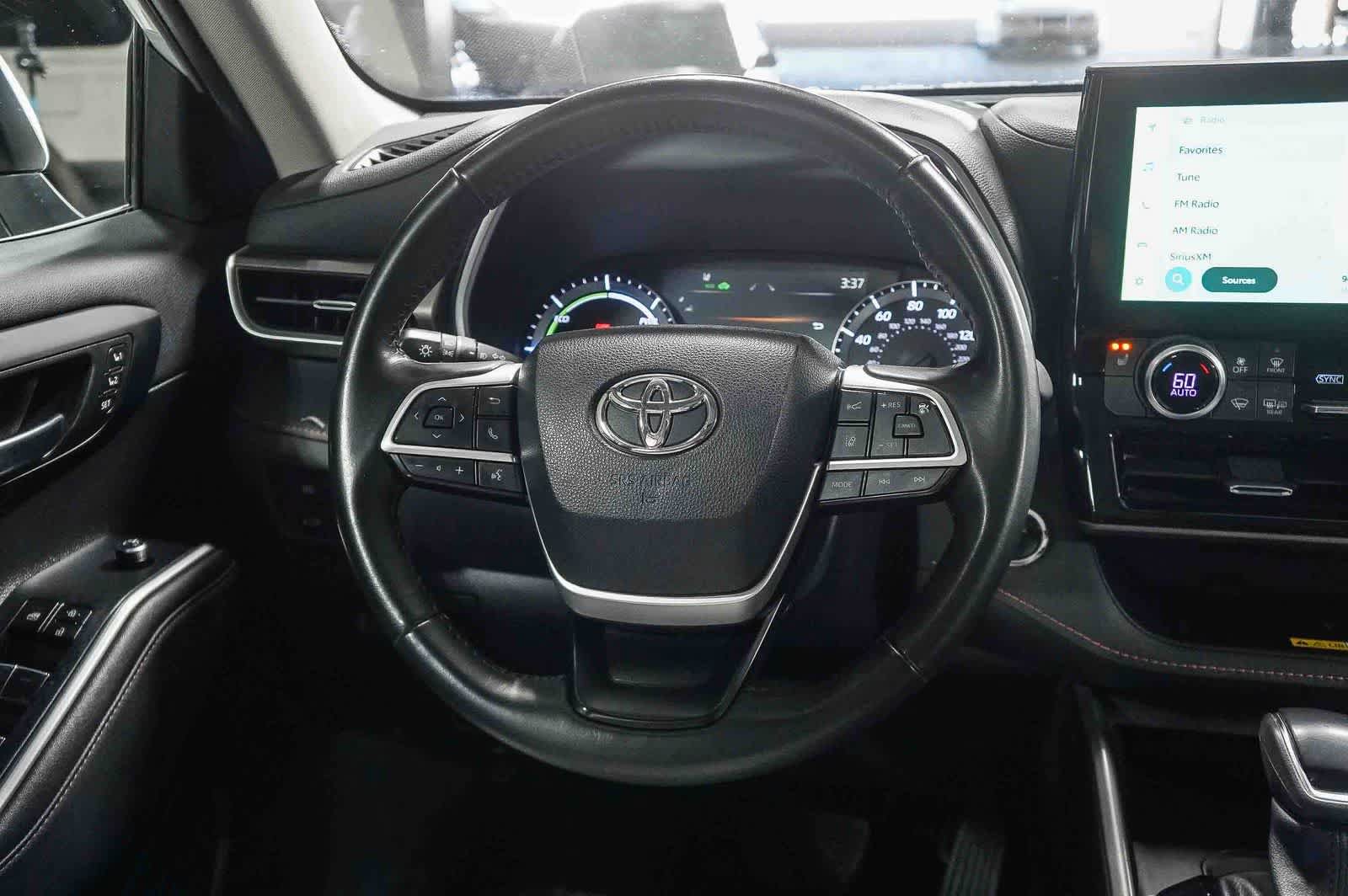 Used 2023 Toyota Highlander Bronze Edition FWD image 9