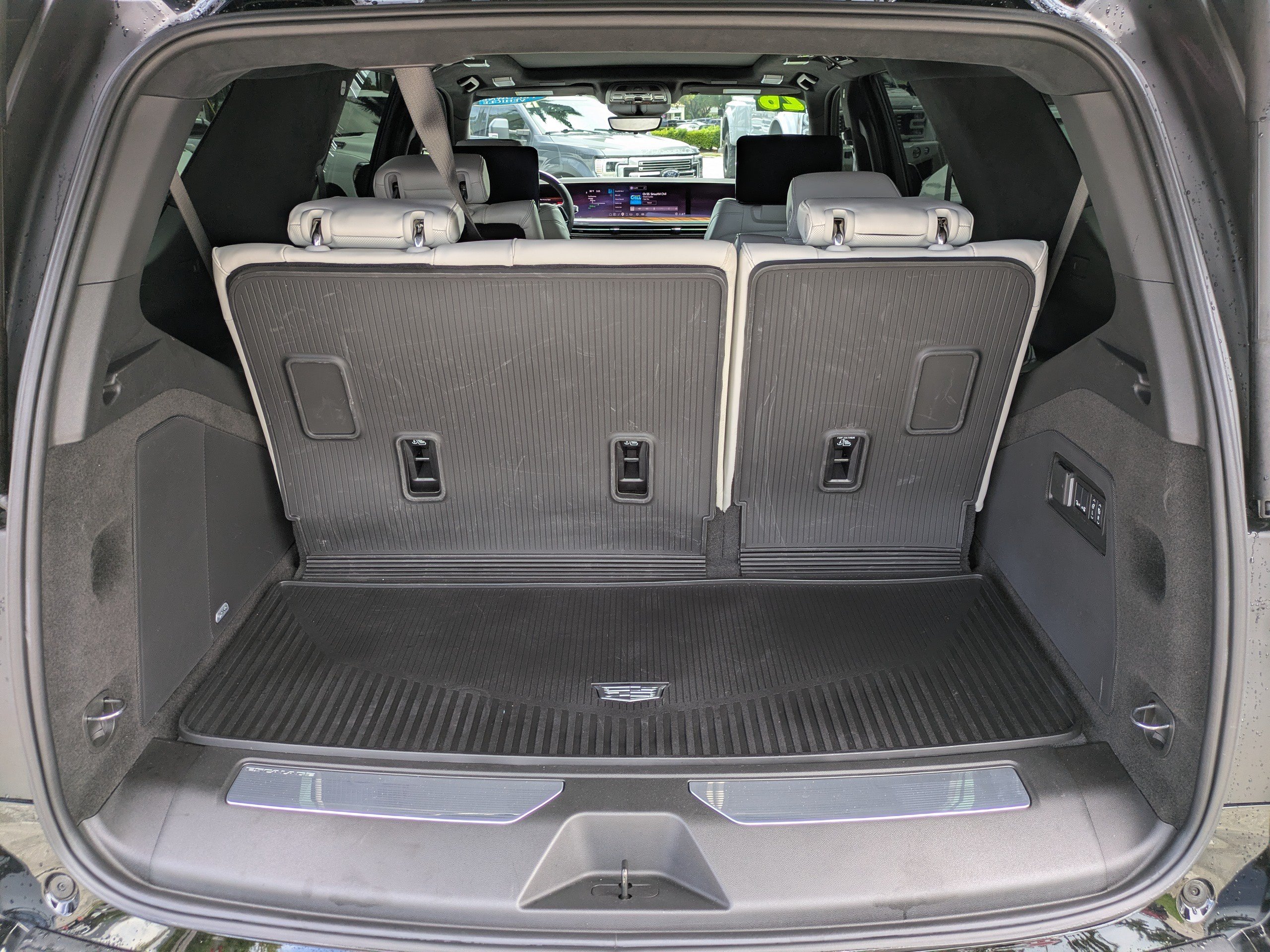 Used 2026 Cadillac Escalade Platinum Luxury w/ LPO, Radiant Package AWD/4WD image 14