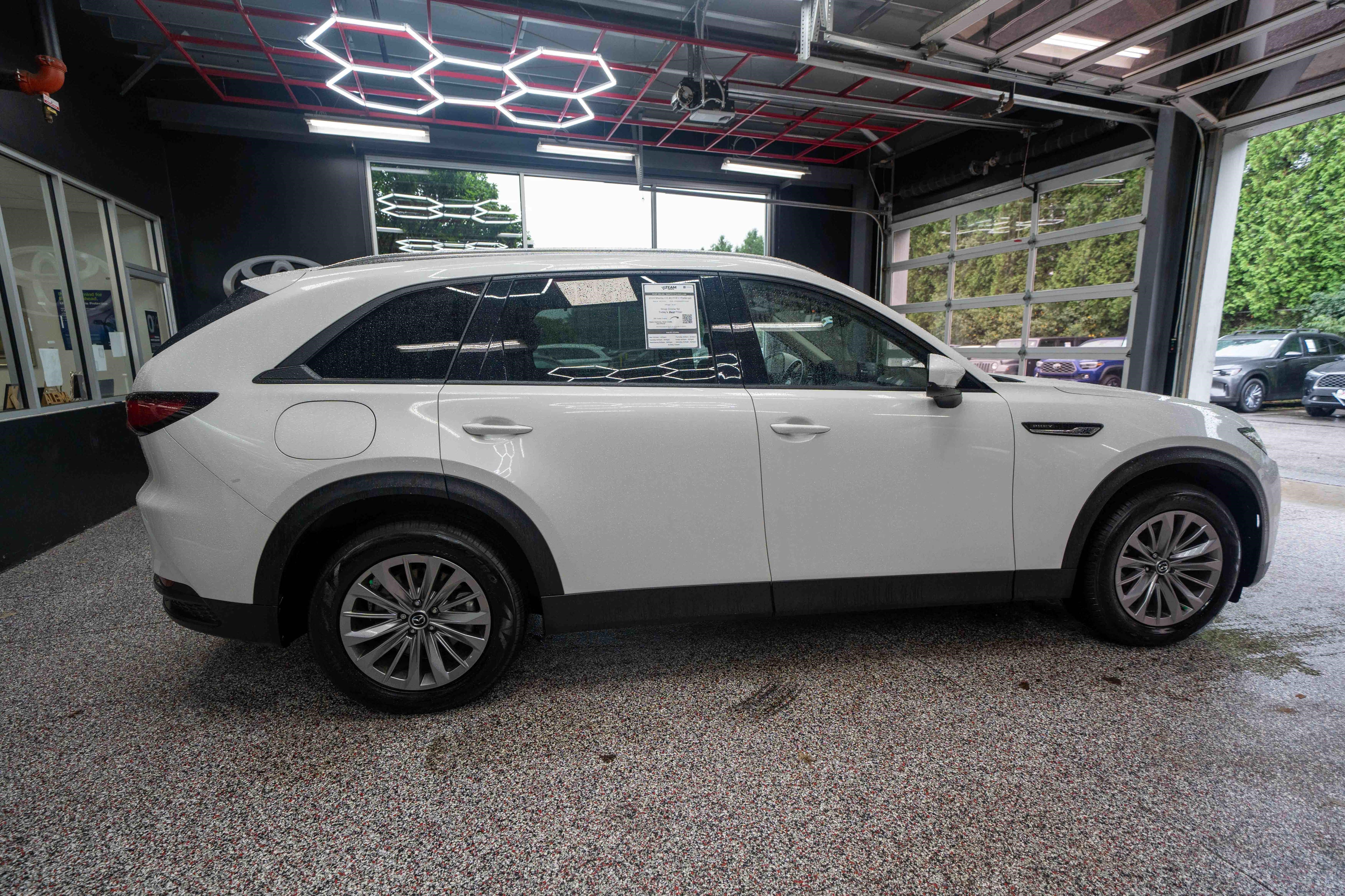 Used 2024 MAZDA CX-90 Plug-In Hybrid w/ Preferred AWD/4WD image 4
