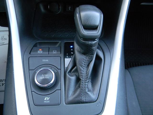 Used 2020 Toyota RAV4 LE w/ All Weather Liner Package AWD/4WD image 19