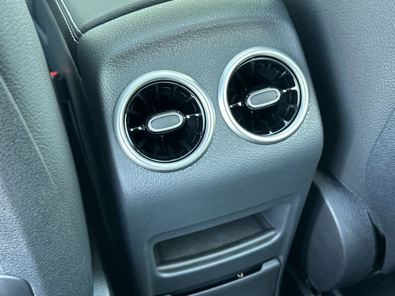 Used 2024 Mercedes-Benz GLB 35 AMG 4MATIC image 14