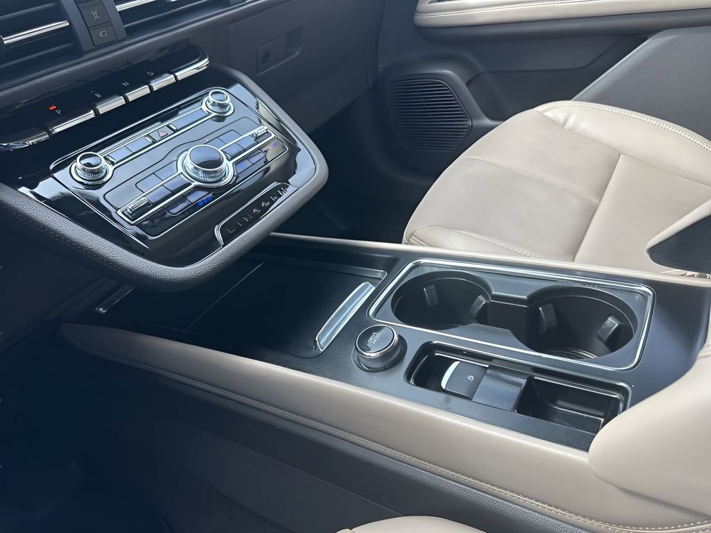 Used 2022 Lincoln Corsair AWD w/ Premium Package image 18