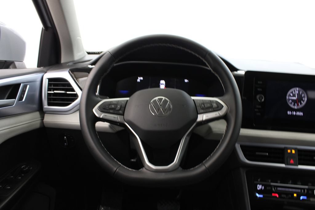 New 2026 Volkswagen Taos SE FWD image 21
