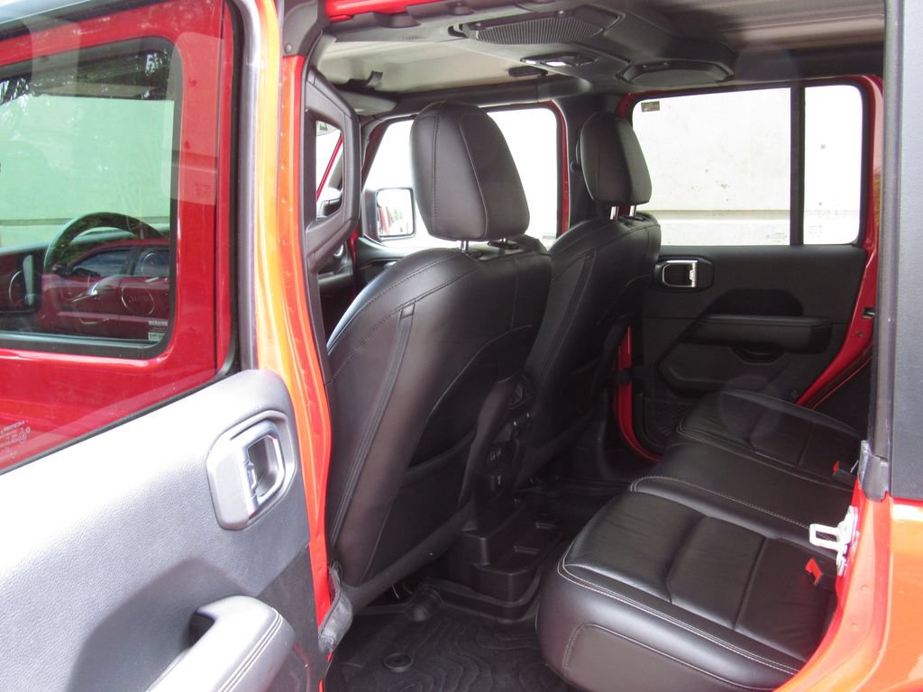 Used 2018 Jeep Wrangler Unlimited Sahara w/ Uconnect 4C Nav & Sound Group AWD/4WD image 15