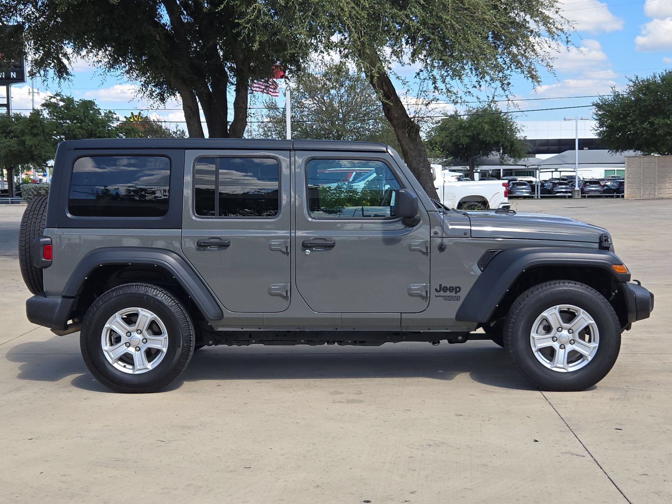 Used 2021 Jeep Wrangler Unlimited Sport AWD/4WD image 2