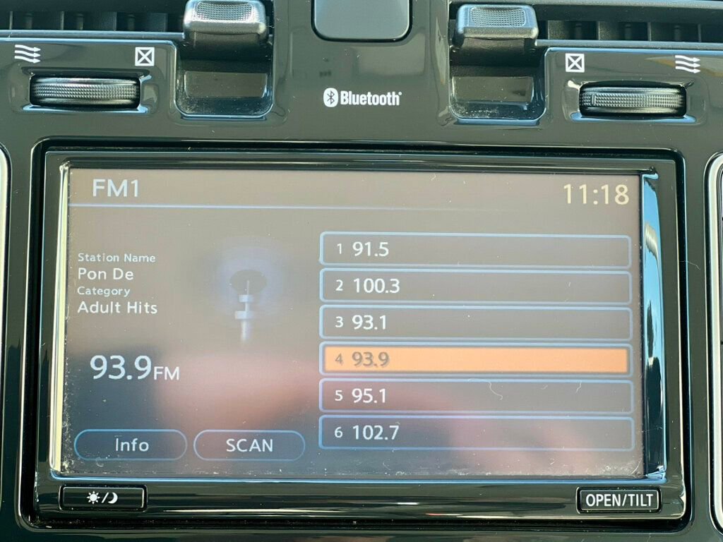 Used 2012 Nissan Leaf SL image 24