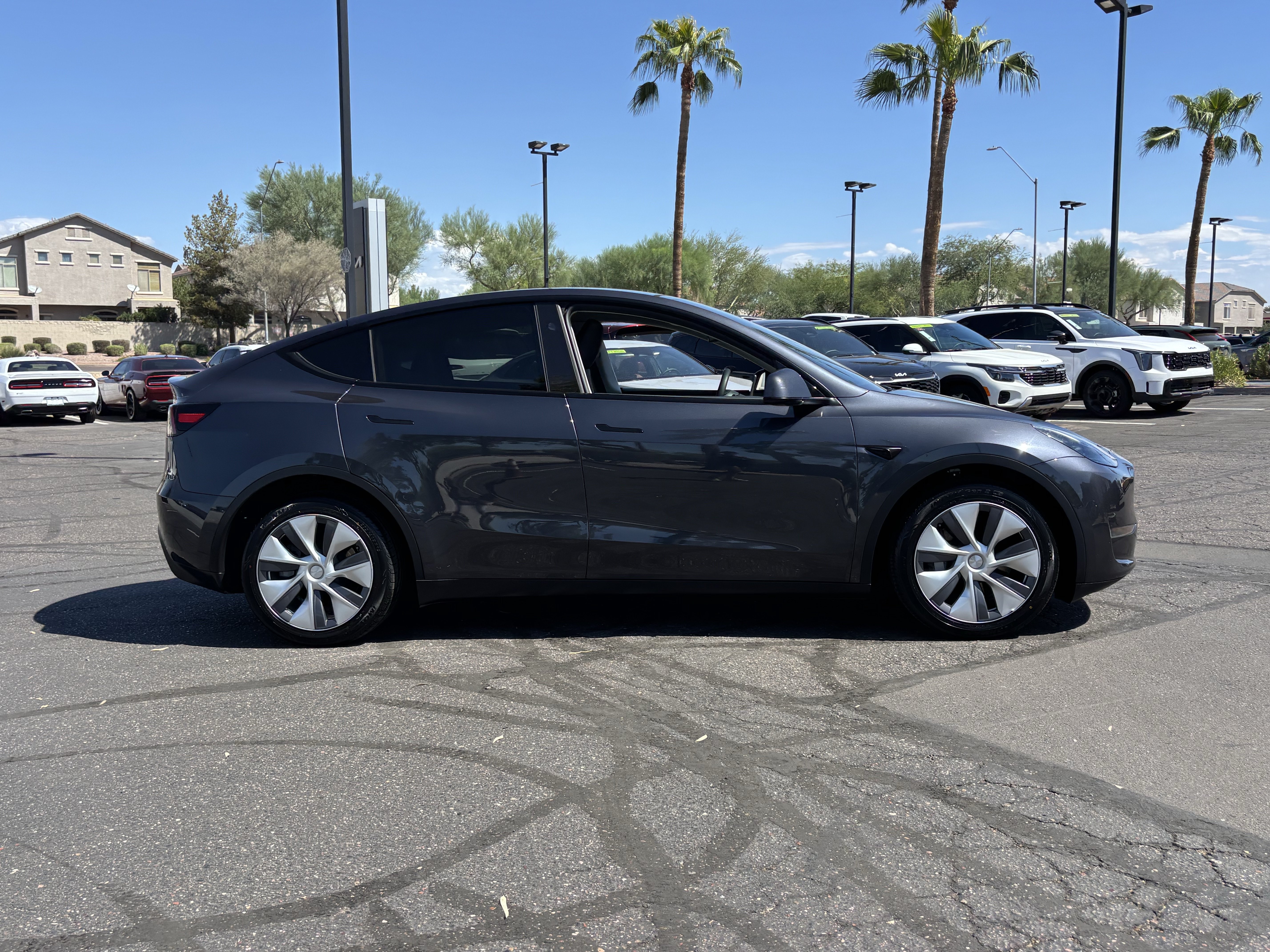 Used 2024 Tesla Model Y Long Range AWD/4WD image 2