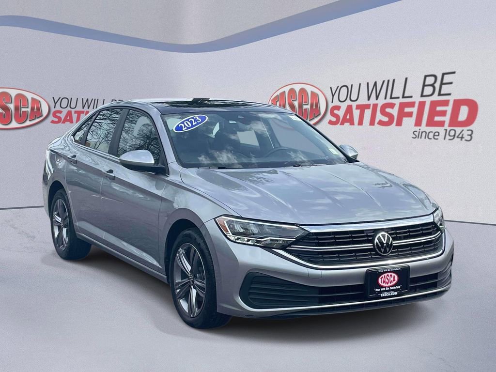 Used 2023 Volkswagen Jetta SE image 1