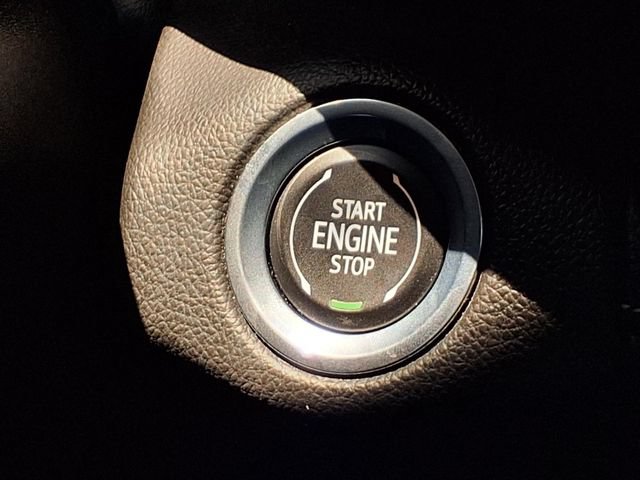 Used 2023 Buick Envision Essence AWD/4WD image 11