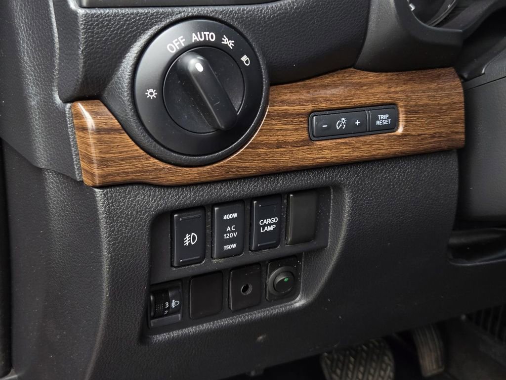 Certified 2017 Nissan Titan Platinum Reserve AWD/4WD image 18