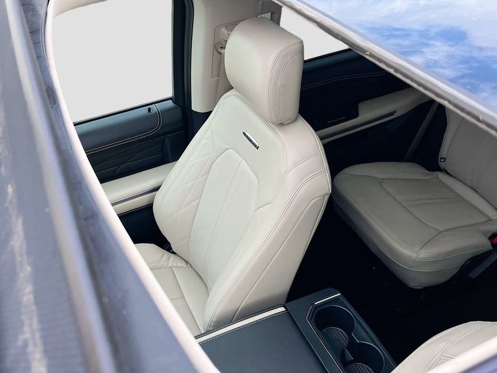 Used 2023 Ford Expedition Platinum image 22