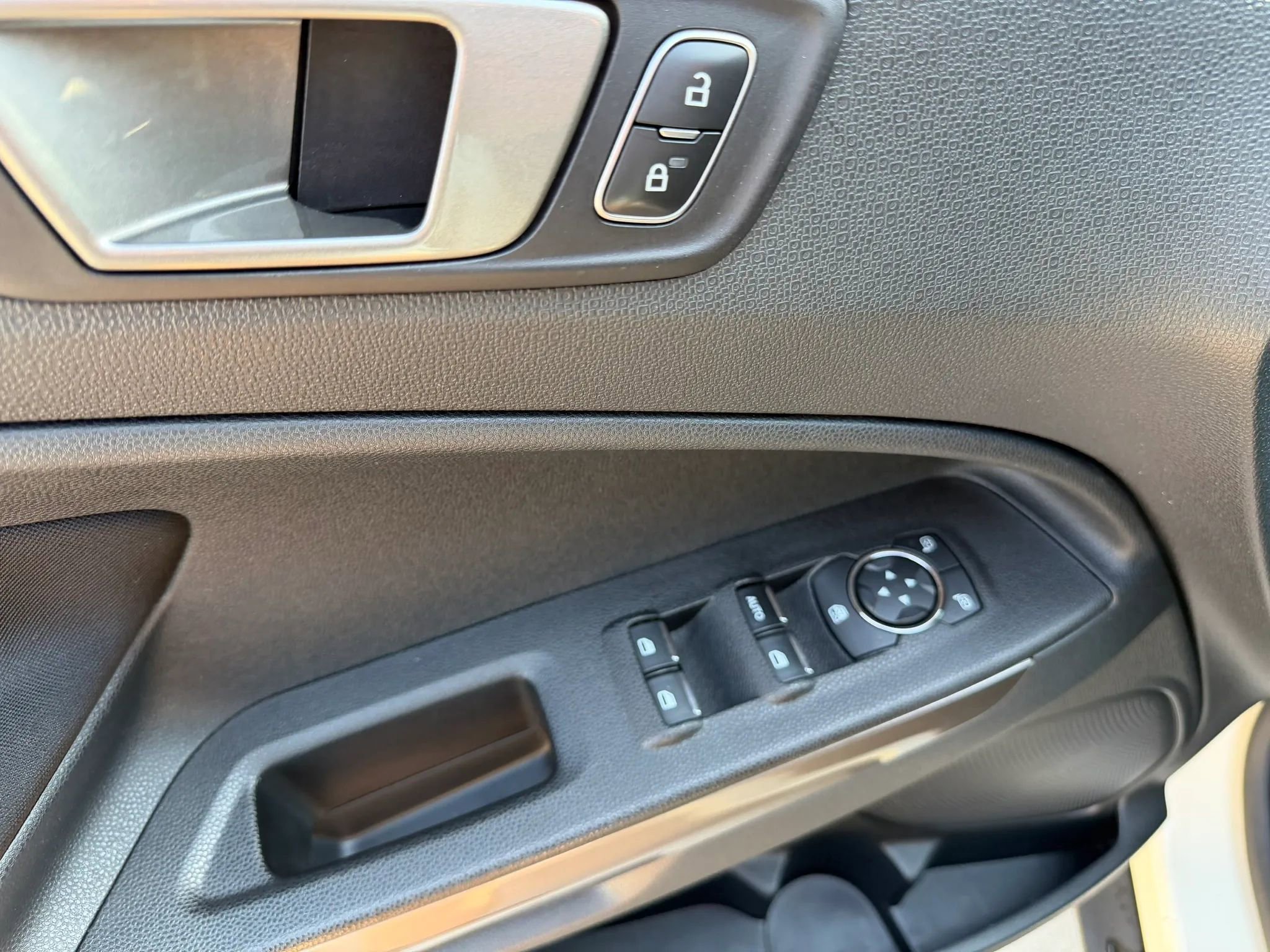 Used 2021 Ford EcoSport SE image 14