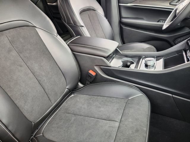 New 2026 Jeep Grand Cherokee Altitude RWD image 9