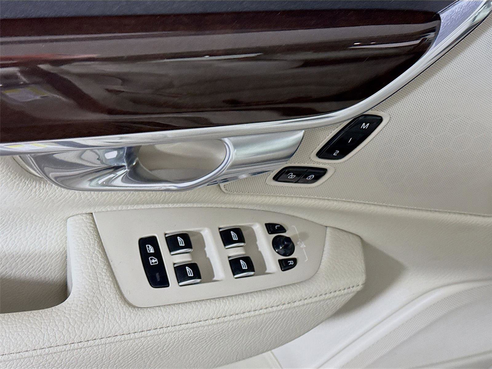 Used 2018 Volvo S90 T5 Momentum w/ Convenience Package image 12