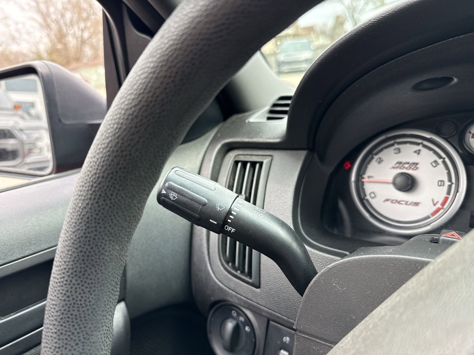 Used 2011 Ford Focus SE image 27