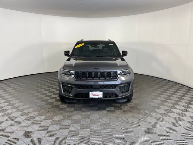 Used 2026 Jeep Grand Cherokee Altitude image 2