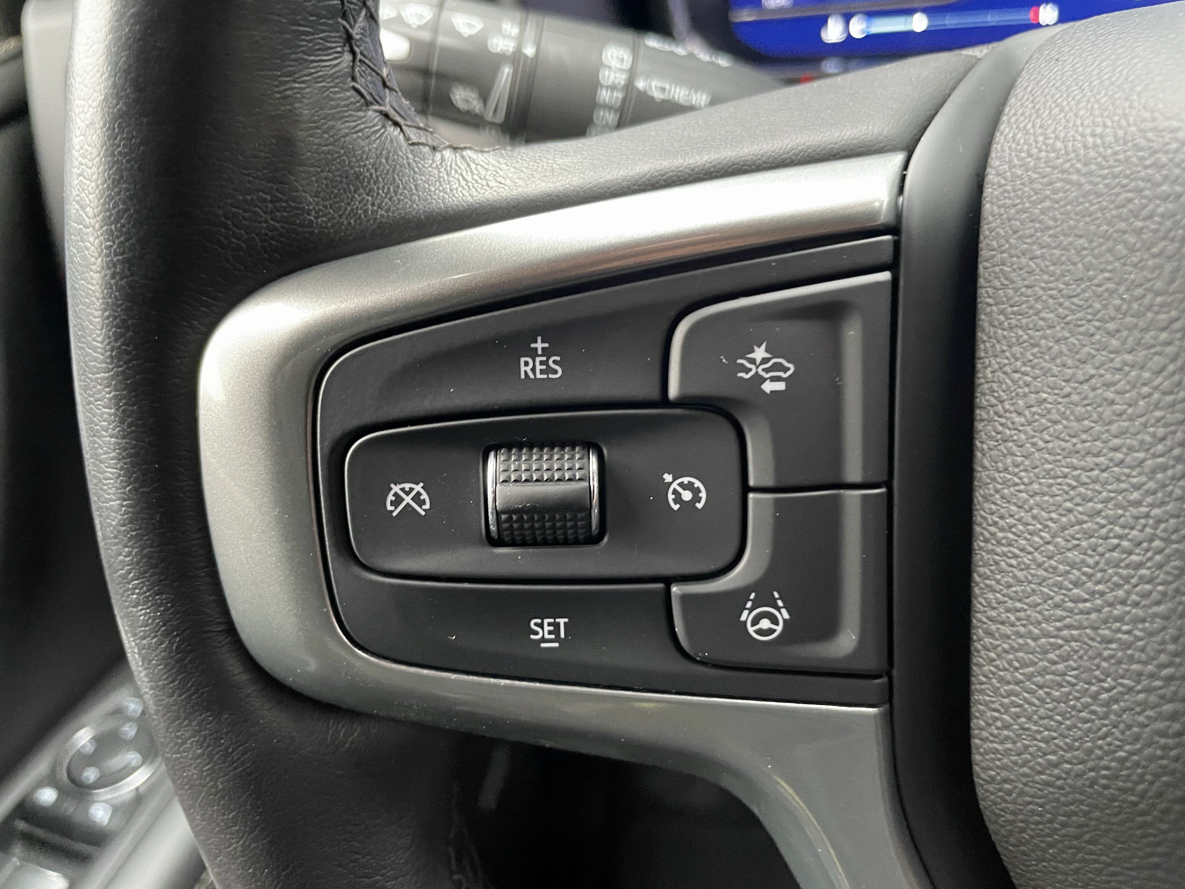 Used 2023 Chevrolet Tahoe Premier w/ Advanced Technology Package AWD/4WD image 23