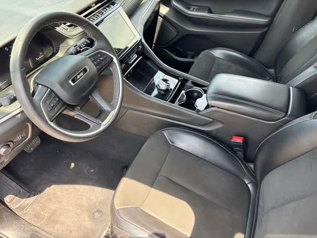 Used 2023 Jeep Grand Cherokee Altitude RWD image 9