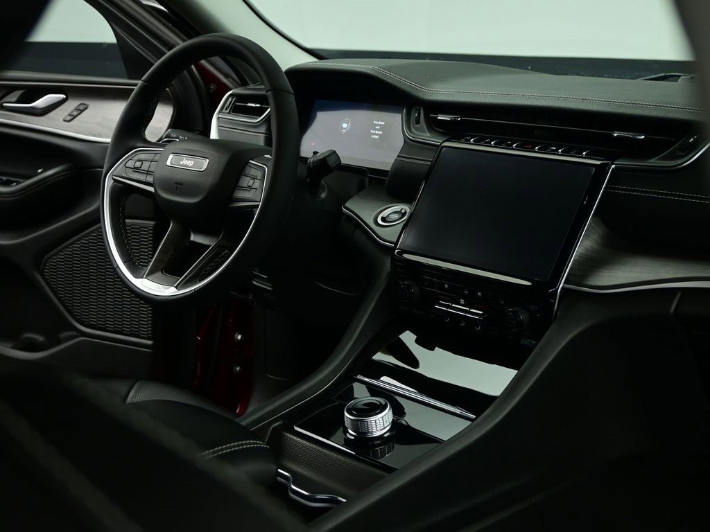 Used 2024 Jeep Grand Cherokee L Limited w/ Luxury Tech Group II image 31