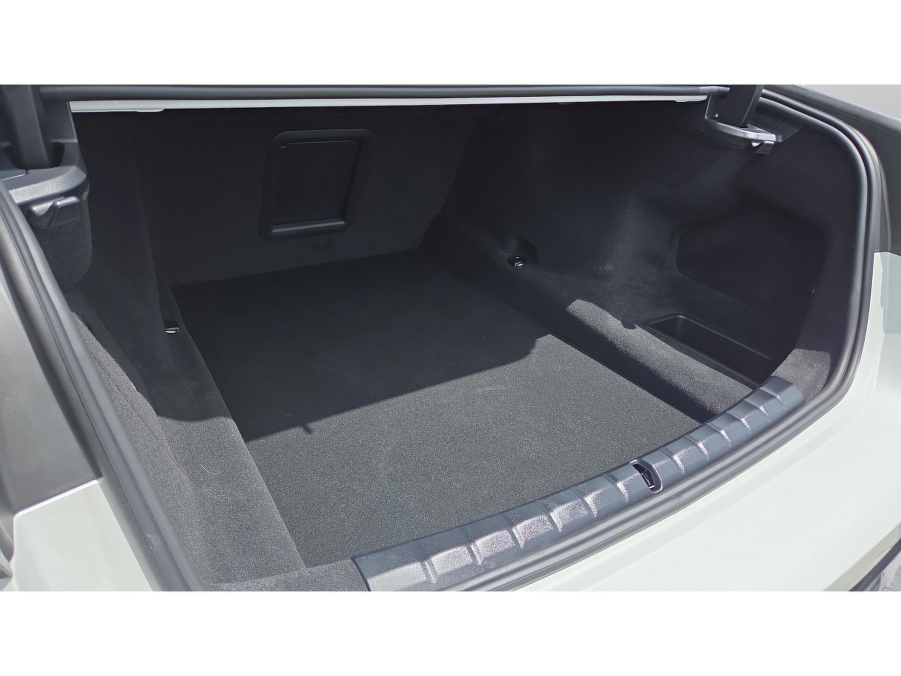 Used 2026 BMW 750e xDrive w/ Luxury Rear Seating Package AWD/4WD image 14