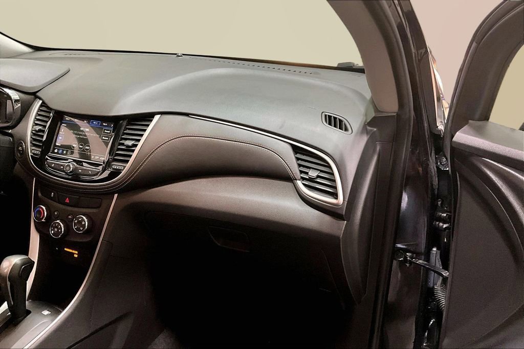 Used 2019 Chevrolet Trax LT w/ LT Convenience Package image 24