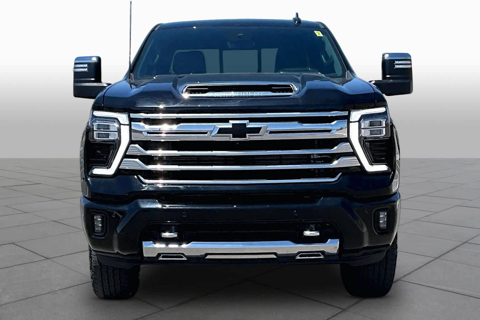 Used 2024 Chevrolet Silverado 2500 High Country w/ Technology Package AWD/4WD image 4