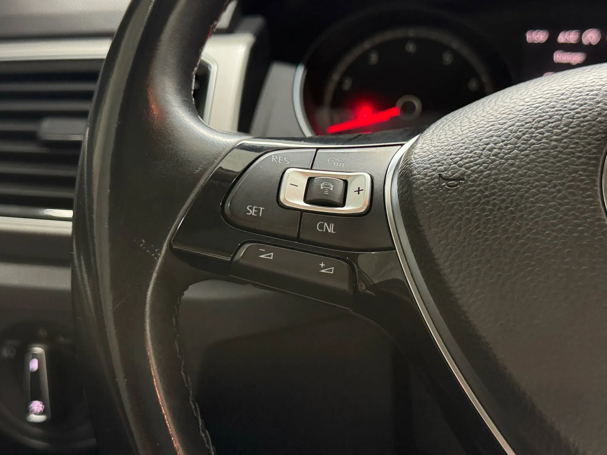 Used 2018 Volkswagen Atlas SEL image 23