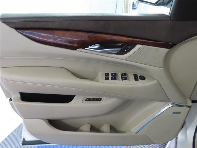 Used 2015 Cadillac Escalade ESV Luxury RWD image 16