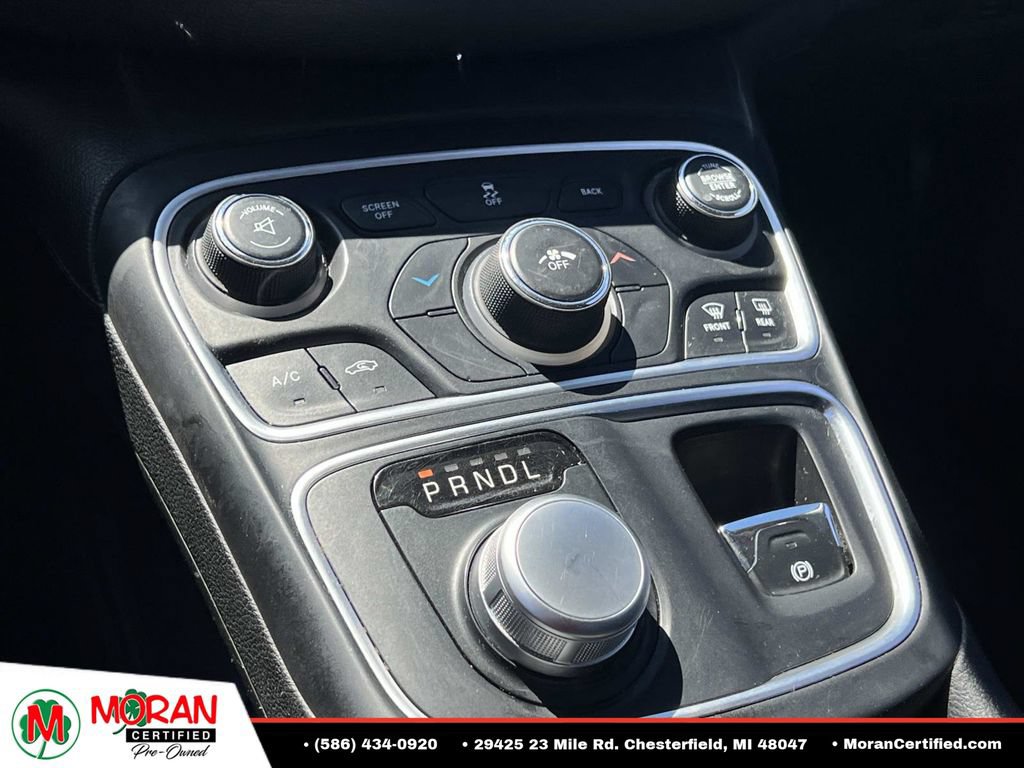 Used 2015 Chrysler 200 Limited FWD image 21