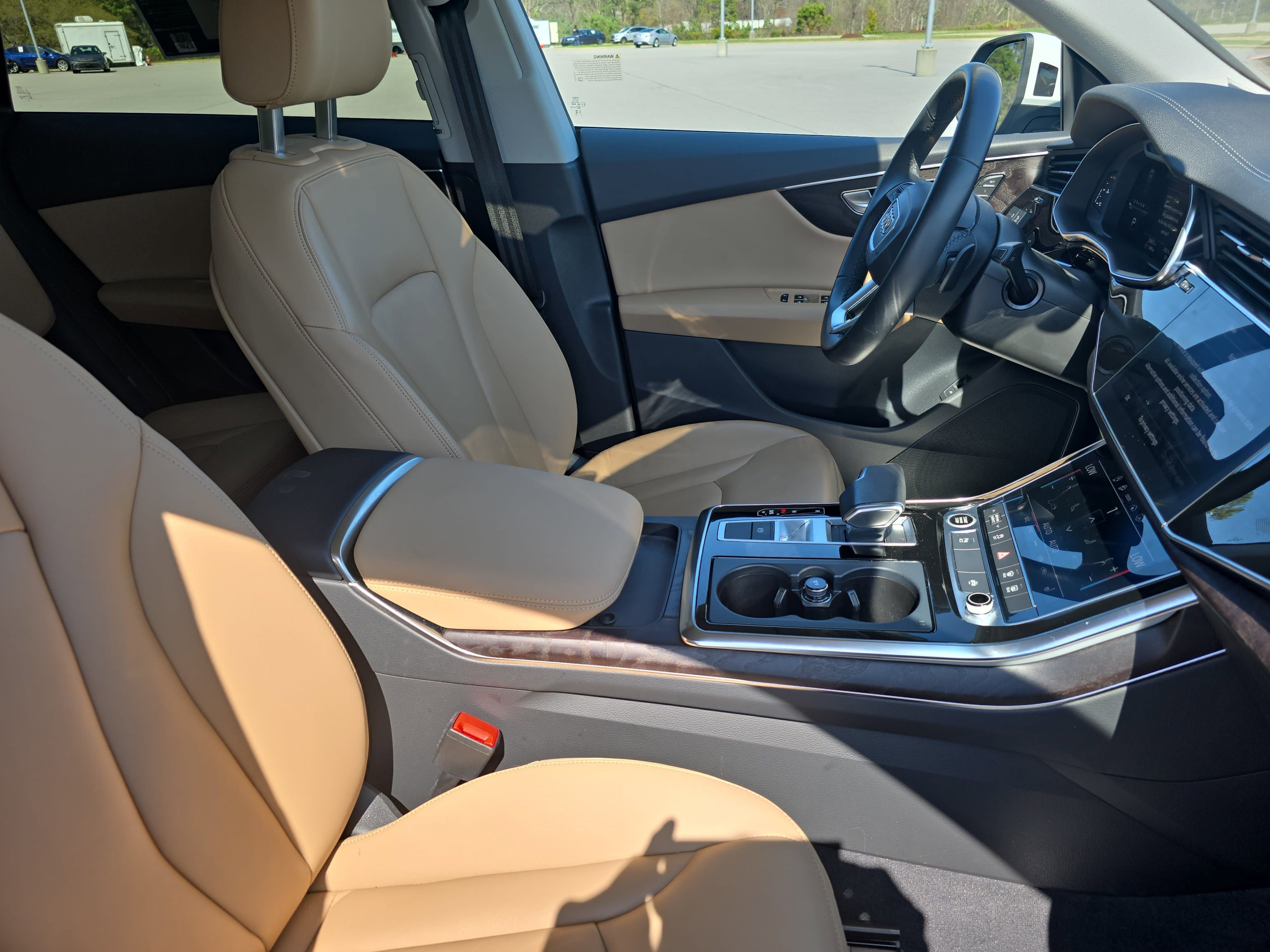 Used 2023 Audi Q8 Premium image 10