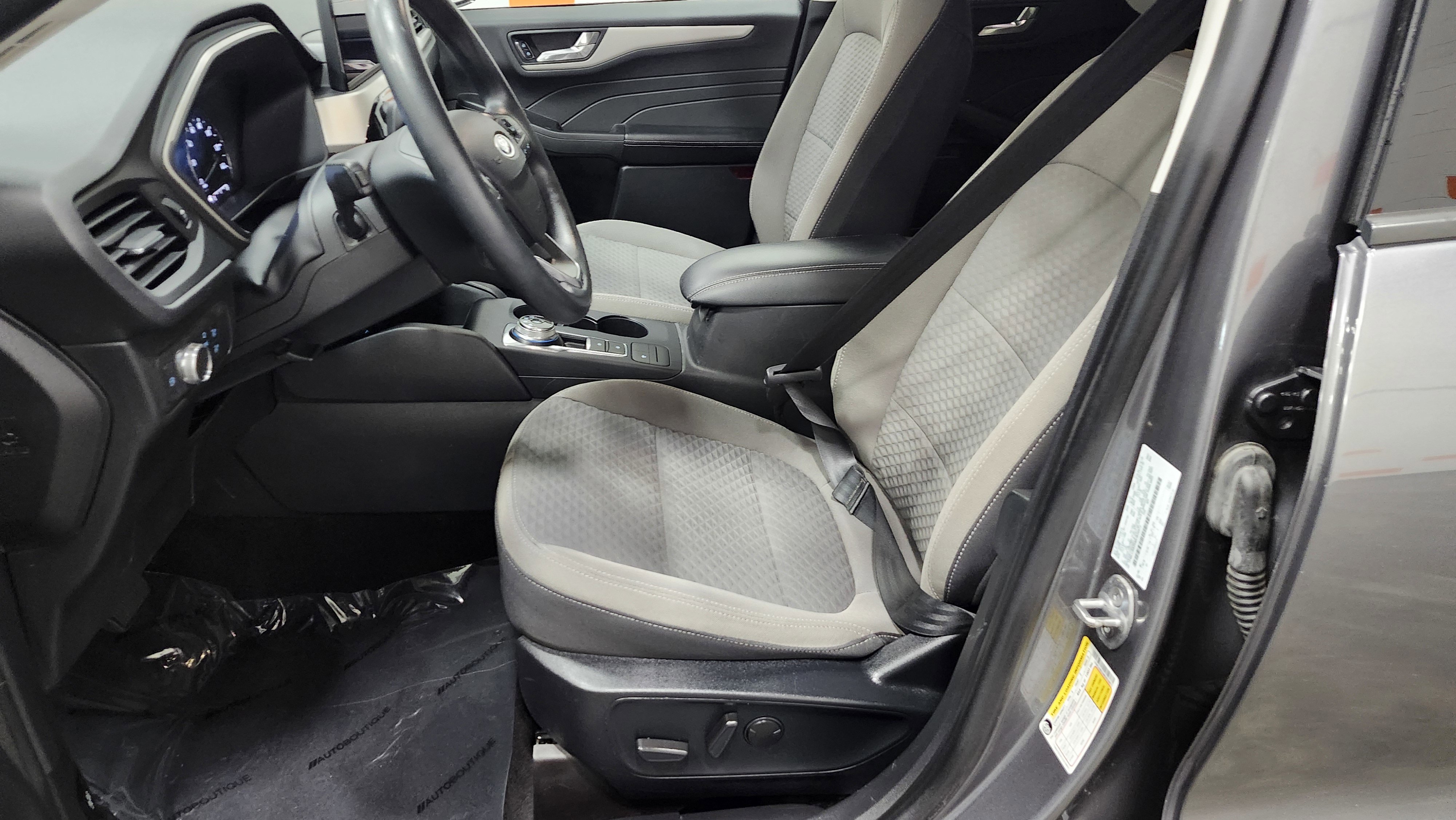 Used 2021 Ford Escape SE image 21