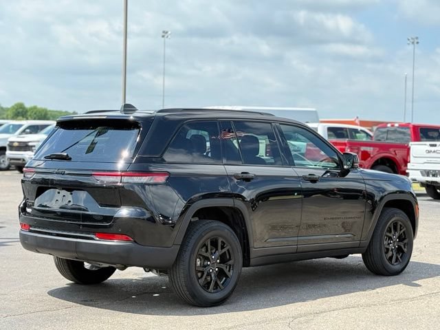 Used 2025 Jeep Grand Cherokee Altitude AWD/4WD image 44