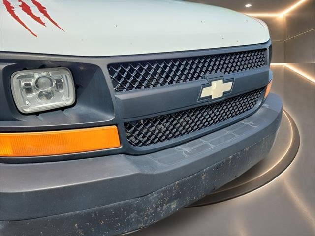 Used 2006 Chevrolet Express 2500 Extended w/ Power and Light Package RWD image 25