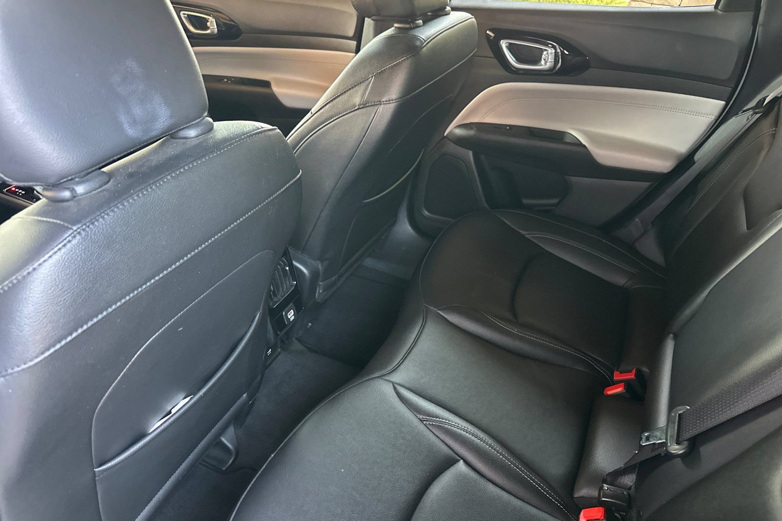 Used 2025 Jeep Compass Limited AWD/4WD image 16