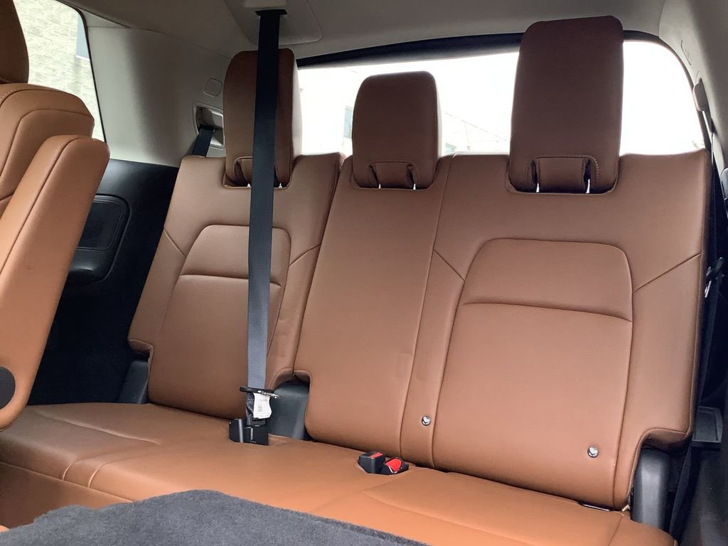 Used 2024 Nissan Pathfinder Platinum image 33