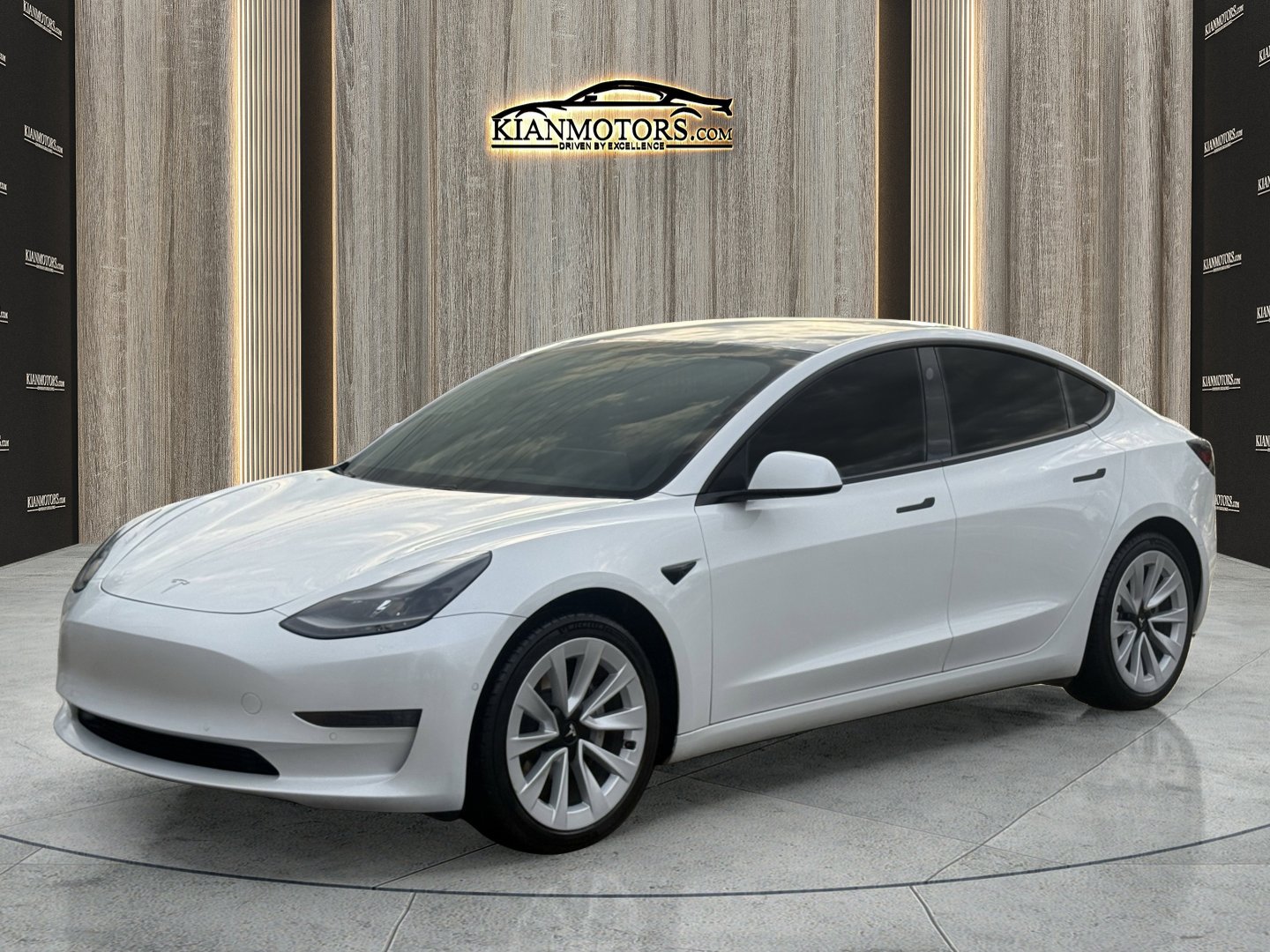 Used 2021 Tesla Model 3 Standard Range Plus image 9