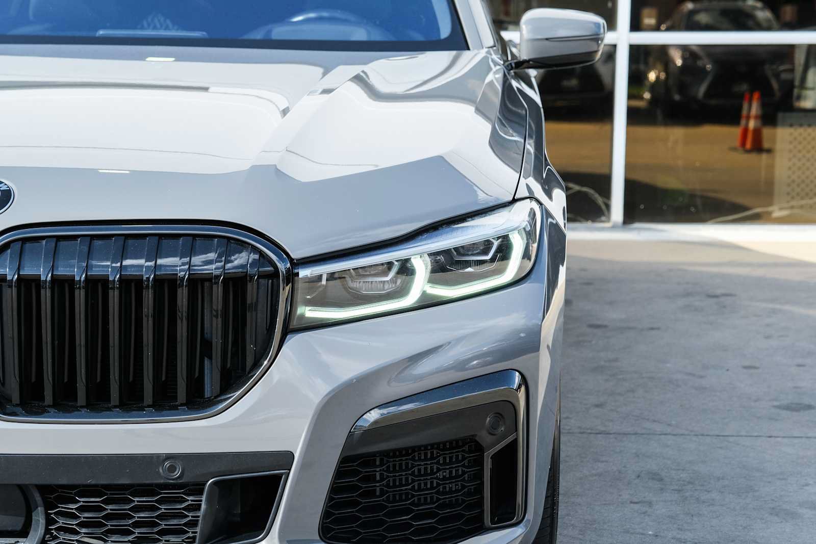 Used 2022 BMW M760i xDrive w/ Luxury Rear Seating Package AWD/4WD image 5