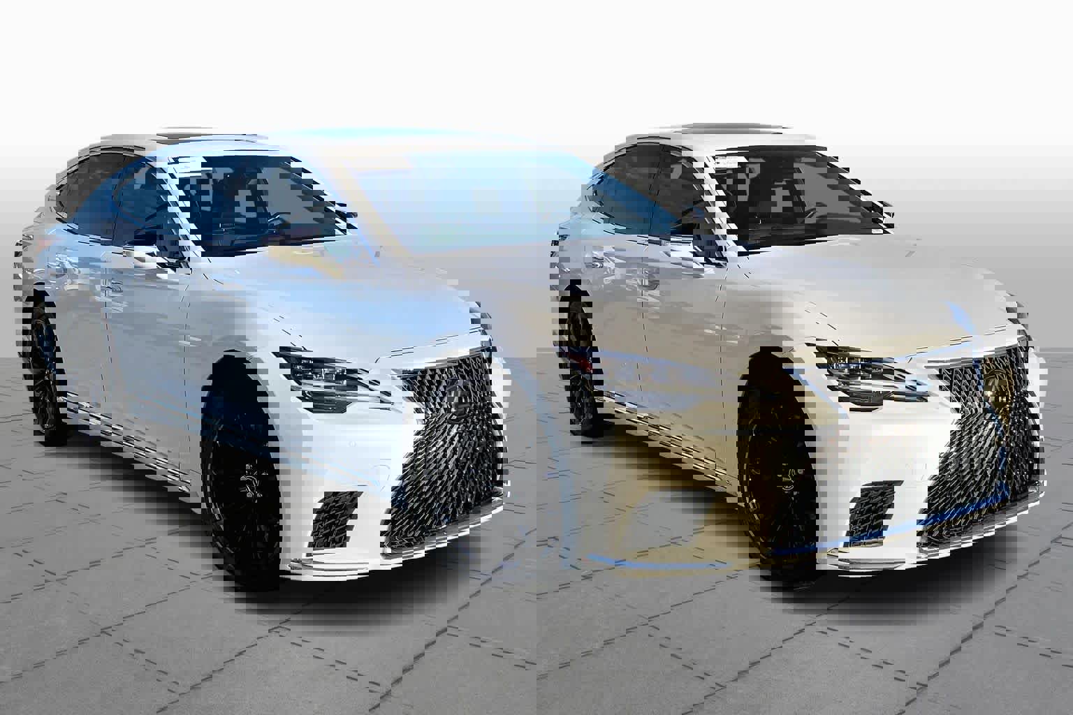 Used 2021 Lexus LS 500 w/ Accessory Package (Z2) image 2