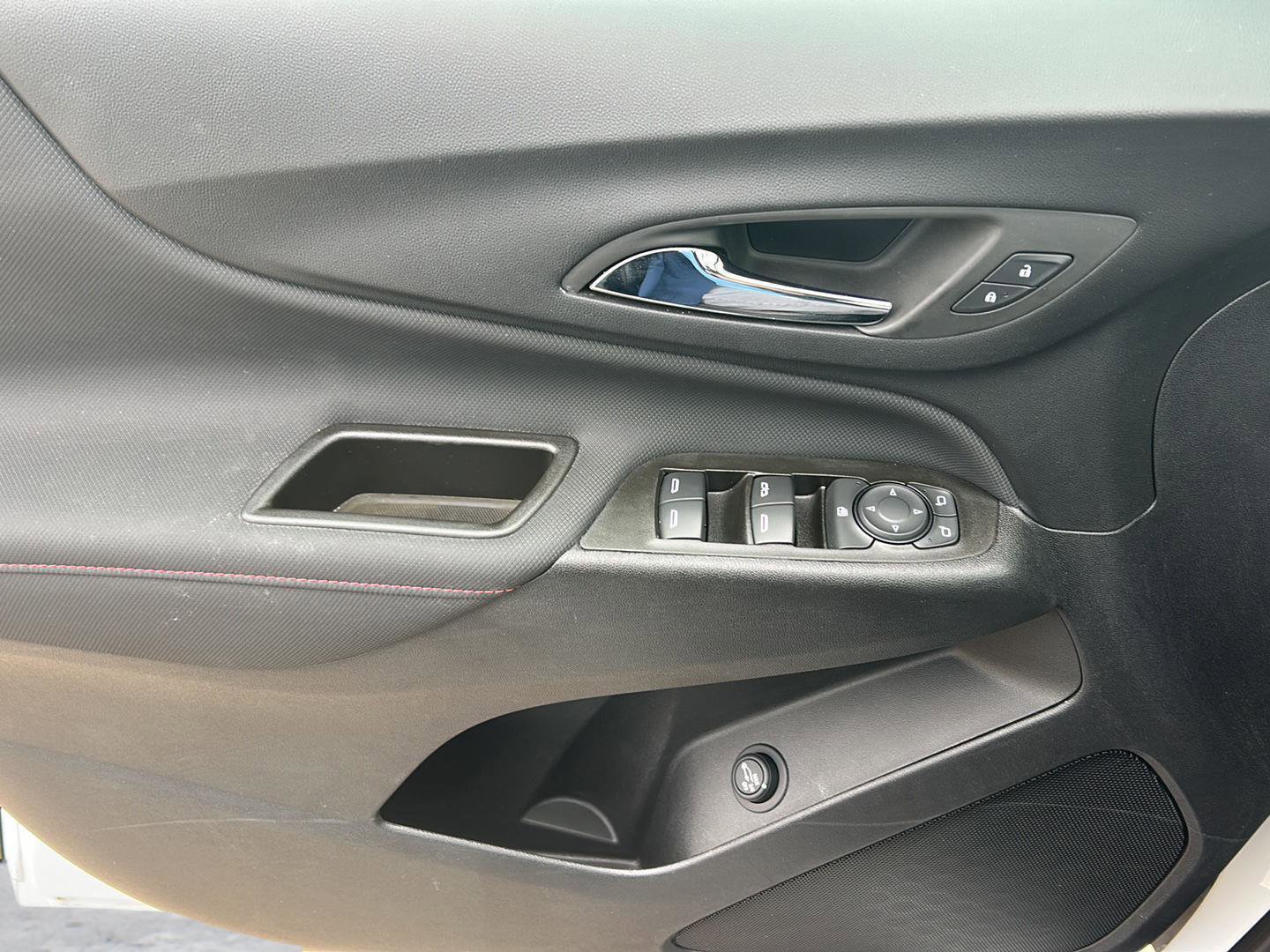 Used 2023 Chevrolet Equinox RS w/ LPO, Floor Liner Package FWD image 11