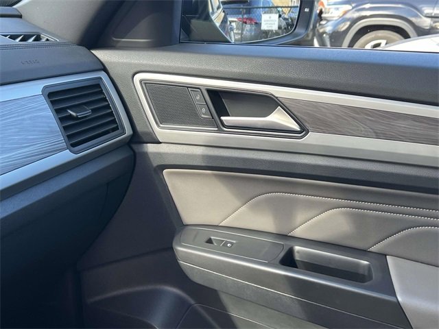 Certified 2022 Volkswagen Atlas Cross Sport SE image 37